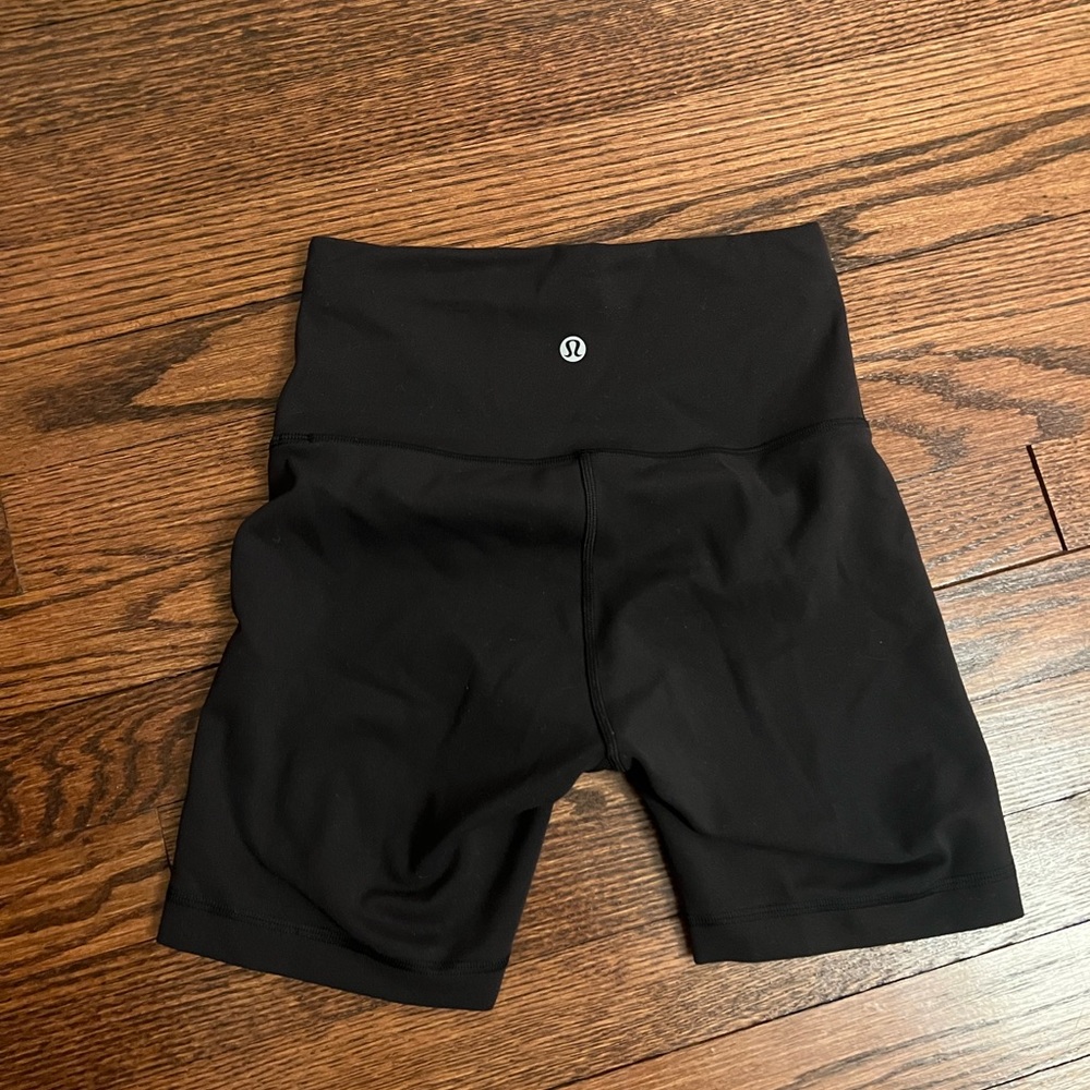 lulu lemon biker shorts size 4